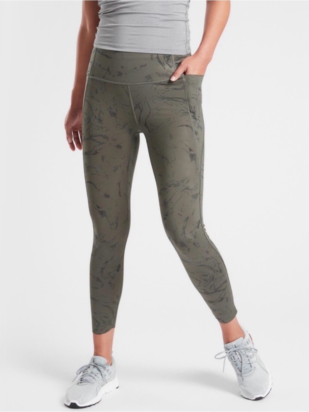 Athleta velocity stash pocket marble 7/8 tight Size Small Tall